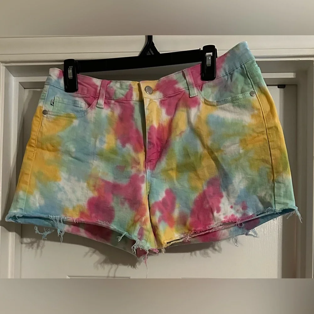 Judy Blue White with Multi-Colored Tie Dye Cut-Off Jean Shorts -Like New, Size L - Picture 4 of 5